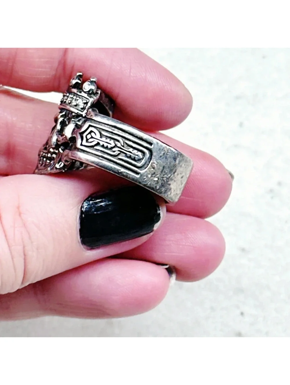 3004u. Skull Ring Goth Size 9 Red